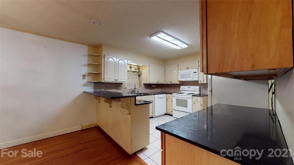 176 Waycaster Road Marion, NC 28752 - Photo 6 of 41 Gallery Image 6