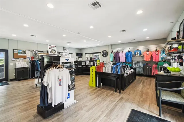 a view of a back yard