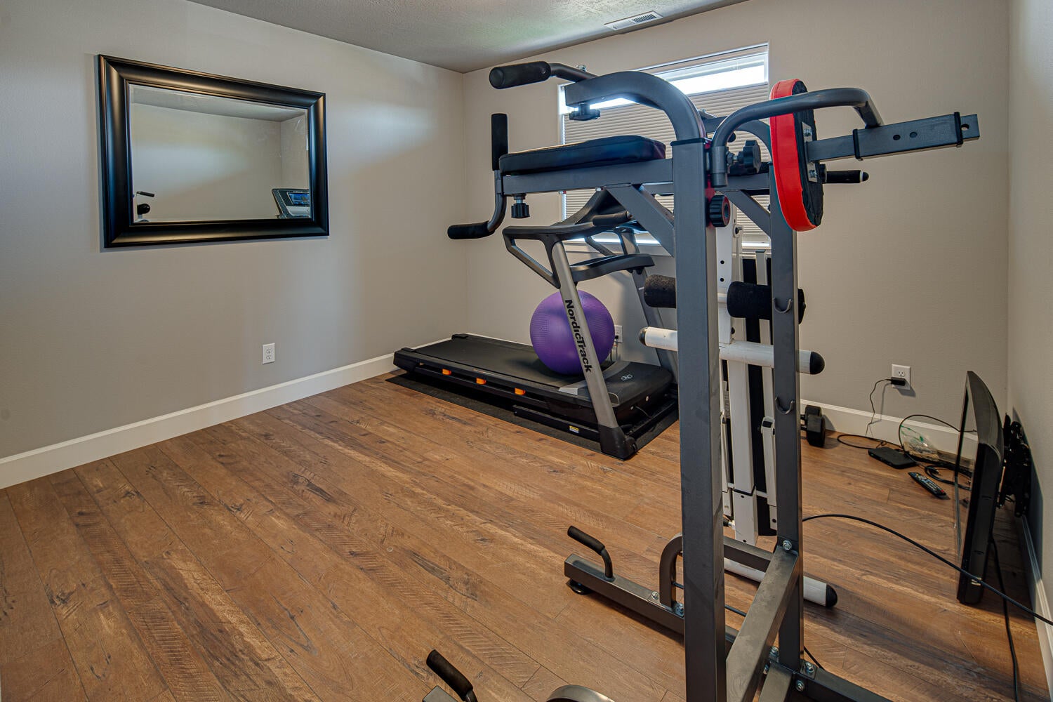 4741 Southwest Zenith Avenue Redmond, OR 97756 - Photo 22 of 34 3rd guest room doubling as a home gym.