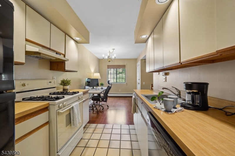 19 Kensington Road, Unit 19H Chatham, NJ 07928 - Photo 7 of 24