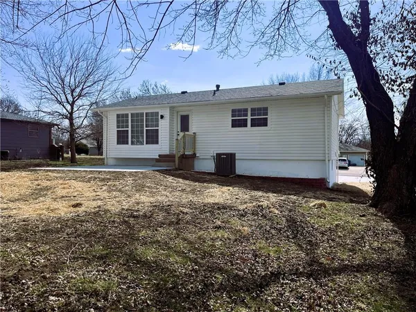$260,000 | 321 East Mason Street, Odessa, MO 64076