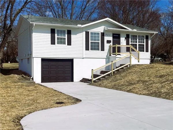 $260,000 | 321 East Mason Street, Odessa, MO 64076