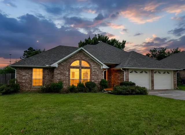 $249,900 | 3750 Castlegate Drive, Paris, TX 75462
