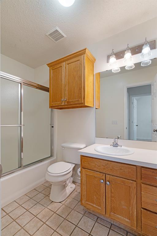 3750 Castlegate Drive Paris, TX 75462 - Photo 16 of 20 a bathroom with a toilet sink and mirror
