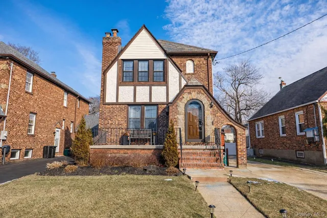 $749,999 | 3 Olive Place, Lynbrook, NY 11563