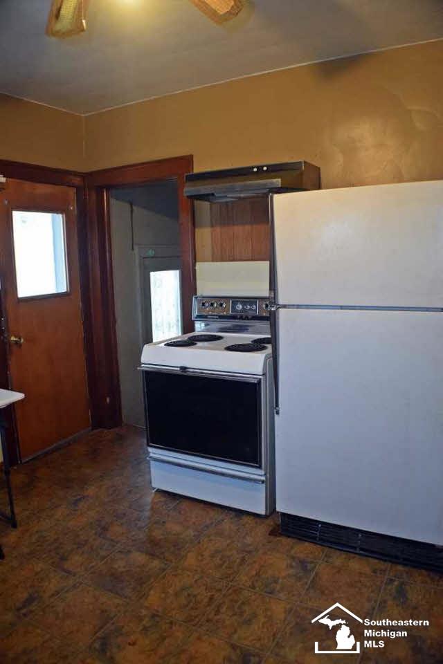 539 East Sterns Road Temperance, MI 48182 - Photo 8 of 17 20457283-7.JPG
