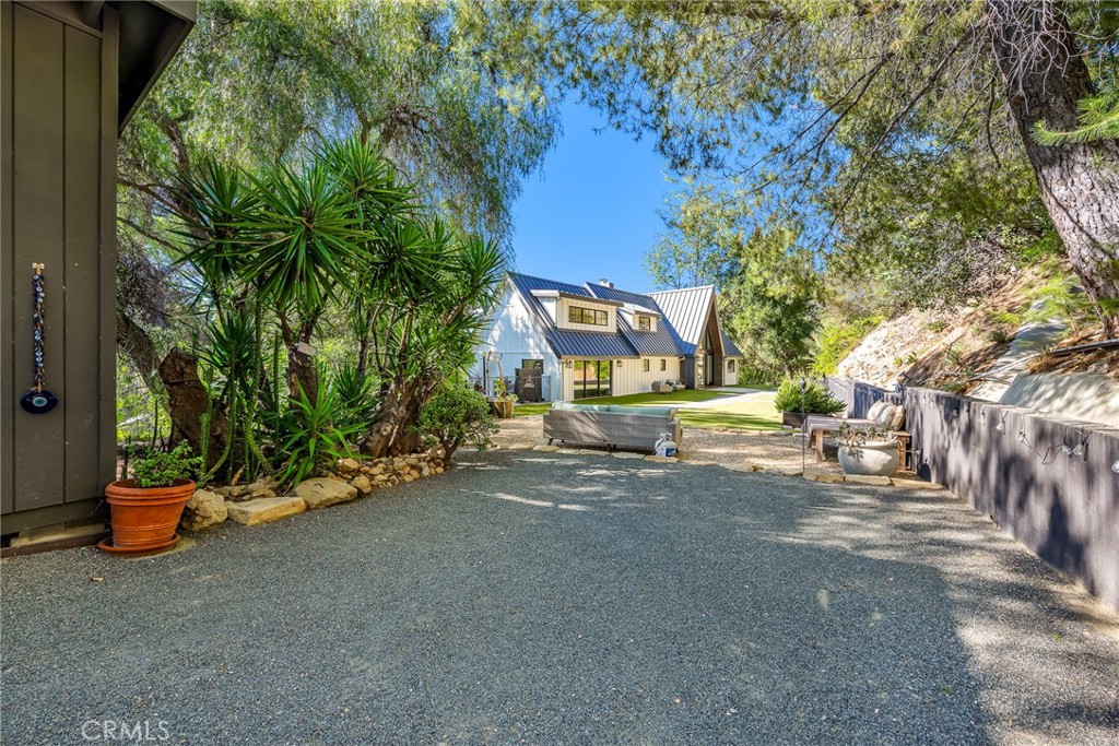 24301 Sylvan Glen Road Calabasas, CA 91302 - Photo 55 of 64 a backyard of a house with barbeque oven table and chairs