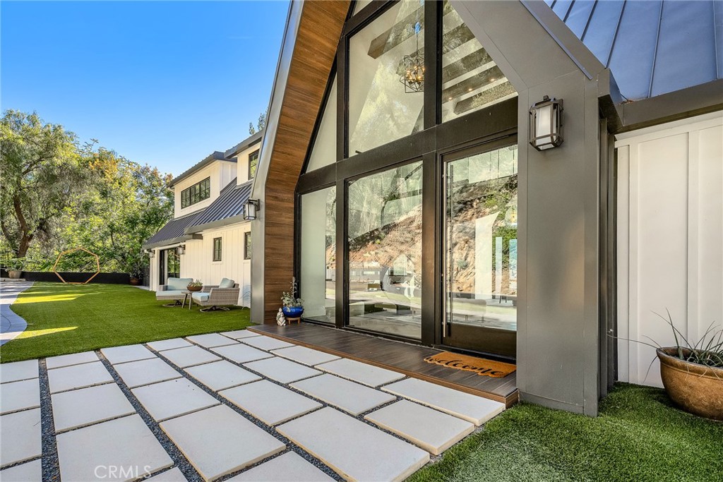 24301 Sylvan Glen Road Calabasas, CA 91302 - Photo 6 of 64 a view of an entryway