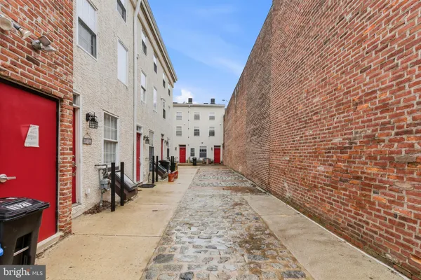 a view of a pathway along the building