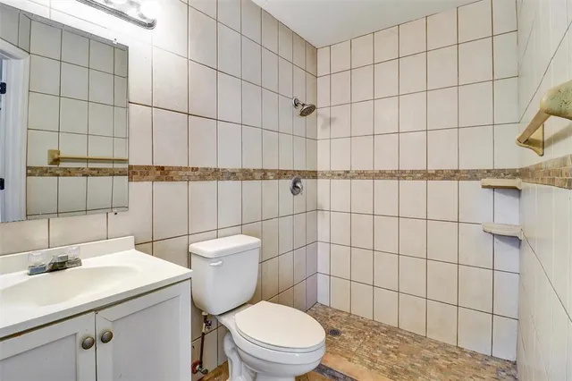 an empty room with windows and ceiling fan