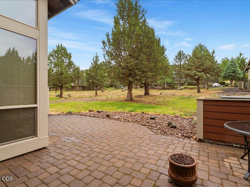 11110 Village Loop Redmond, OR 97756 - Photo 5 of 58