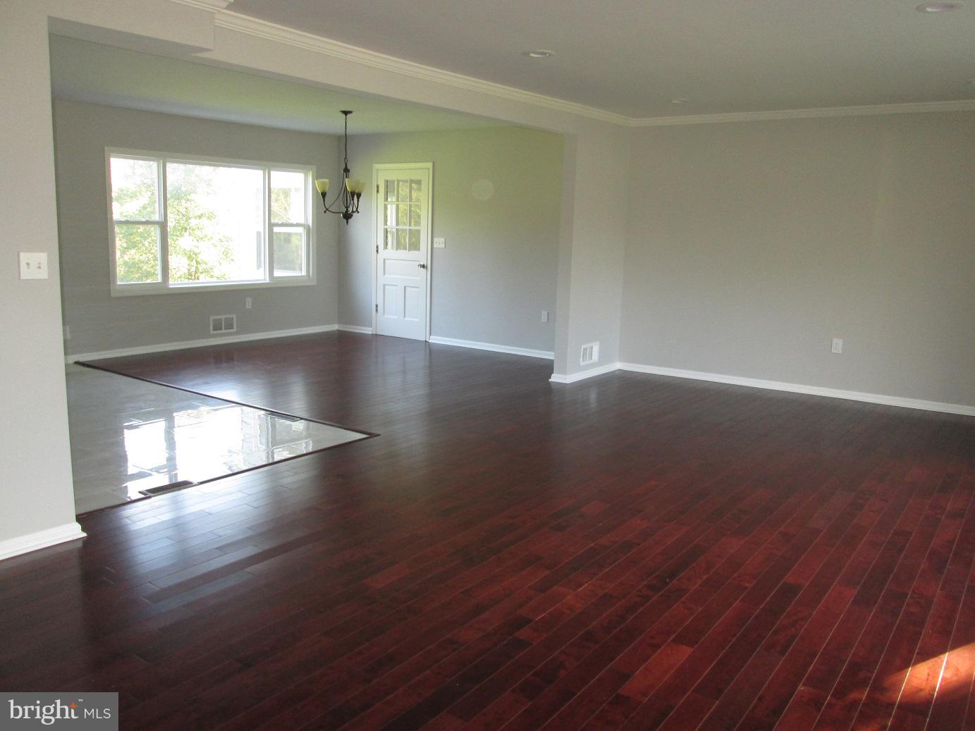 Living Dining Area