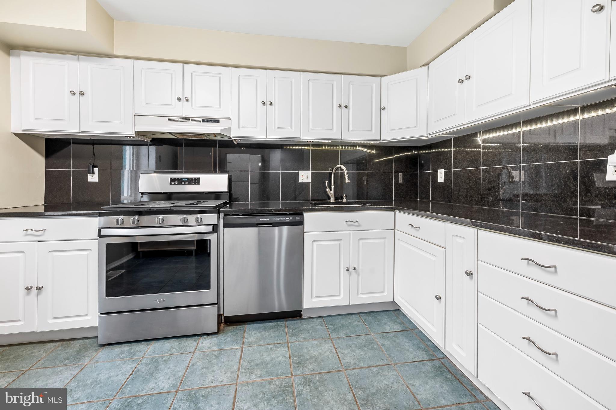 1953 Greenberry Road Baltimore, MD 21209 - Photo 11 of 46
