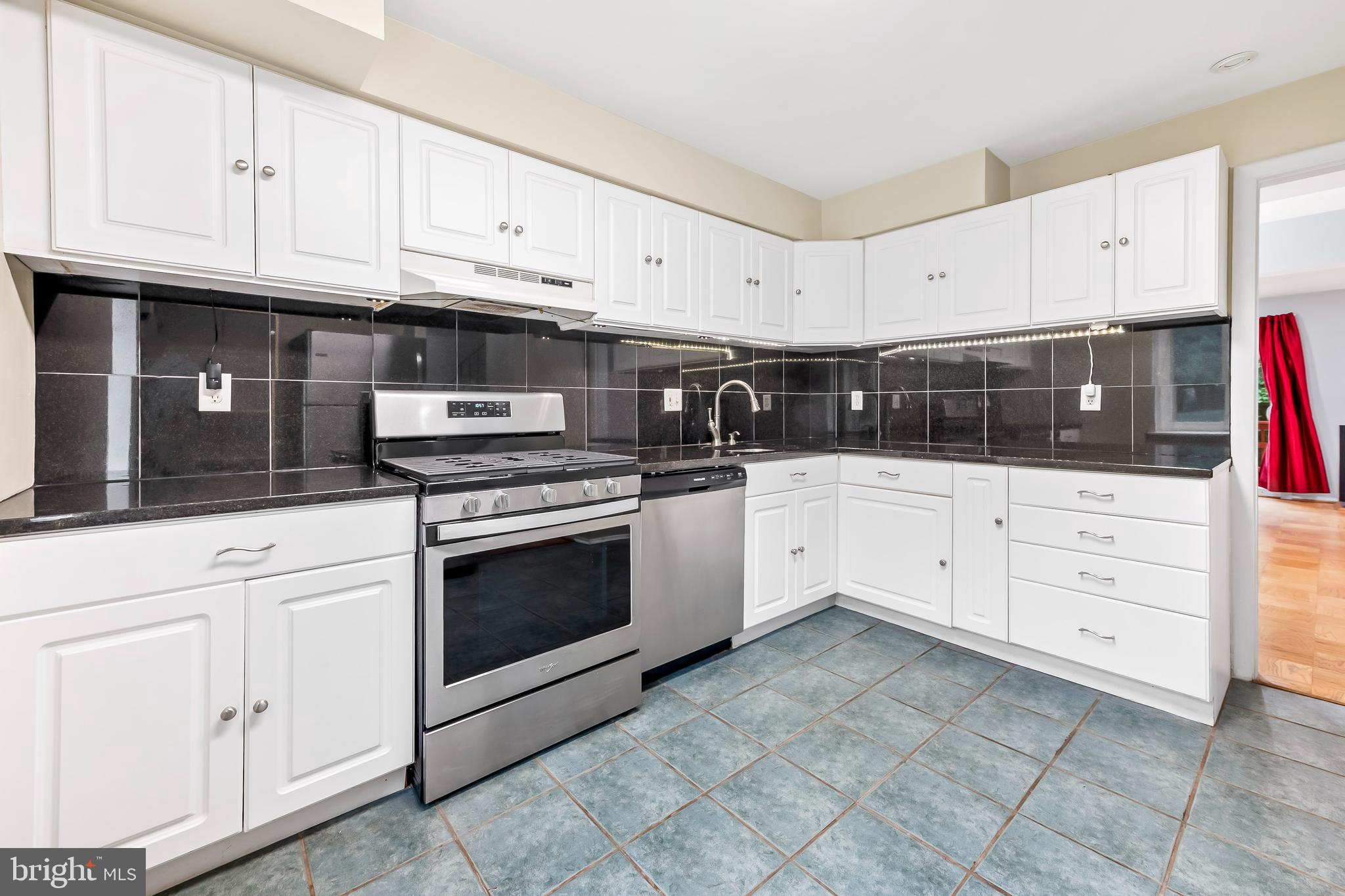 1953 Greenberry Road Baltimore, MD 21209 - Photo 8 of 46