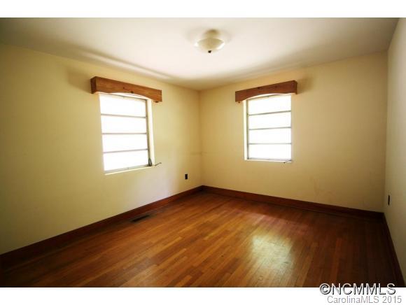 230 Mountain Page Road Saluda, NC 28773 - Photo 8 of 17 Gallery Image 8