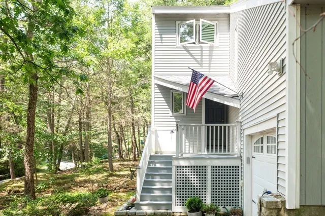 a view of back yard of the house