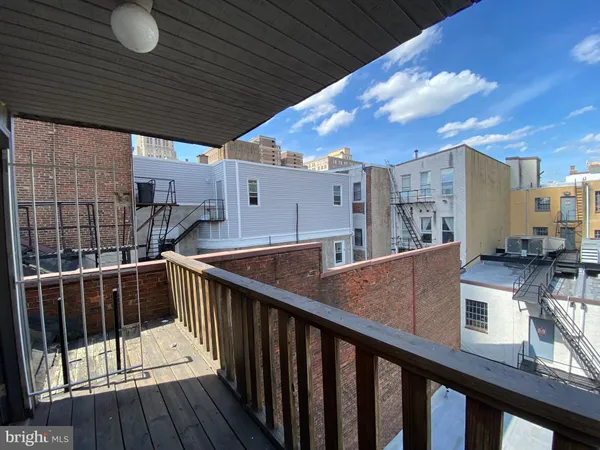 $2,095 | 713 Walnut Street, Unit 3R, Philadelphia, PA 19106
