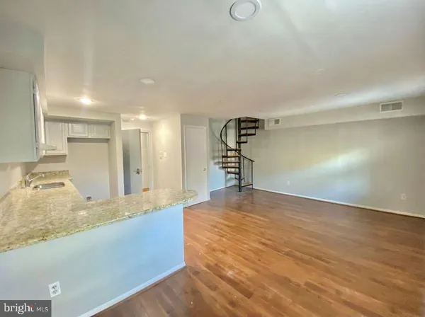 $2,095 | 713 Walnut Street, Unit 3R, Philadelphia, PA 19106