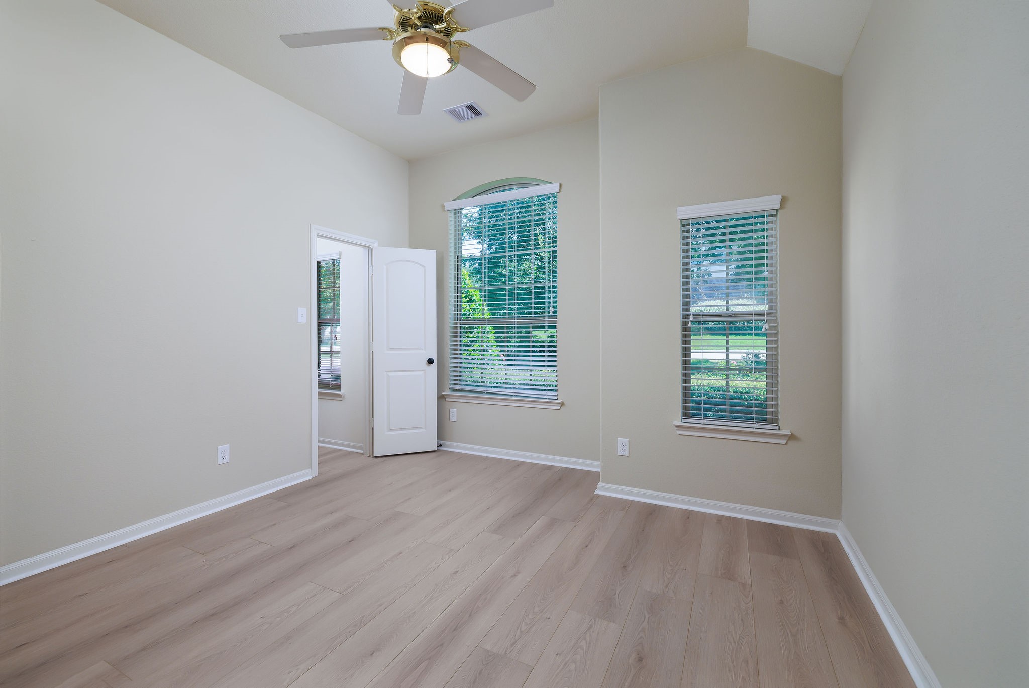 3573 Falcon Way Conroe, TX 77304 - Photo 21 of 34 Gallery Image 21