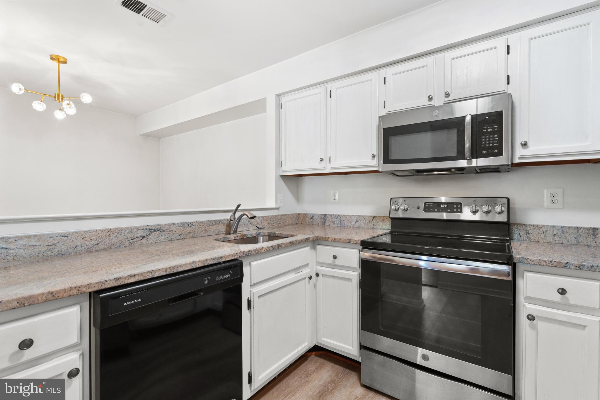 7811 Harrowgate Circle, Unit 6 Springfield, VA 22152 - Photo 8 of 28