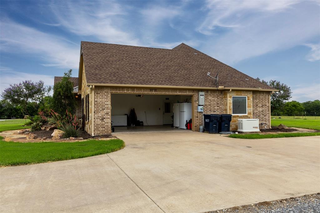 191 Bell Road Van Alstyne, TX 75495 - Photo 5 of 40