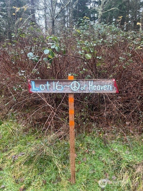 3437 Waterview Drive Langley, WA 98260 - Photo 6 of 6 a street sign that is on a pole