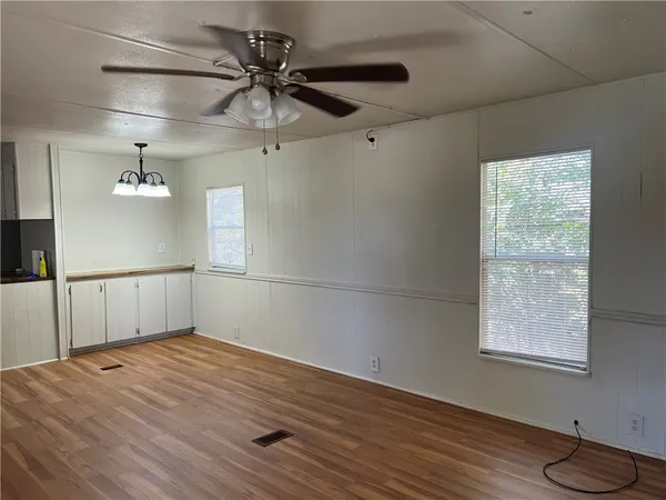 $1,250 | 806 North Oneal Street, Caldwell, TX 77836