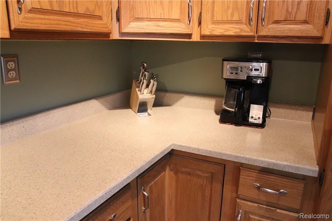 1005 Oakcrest Road Howell, MI 48843 - Photo 13 of 33 IMG_5749.jpg