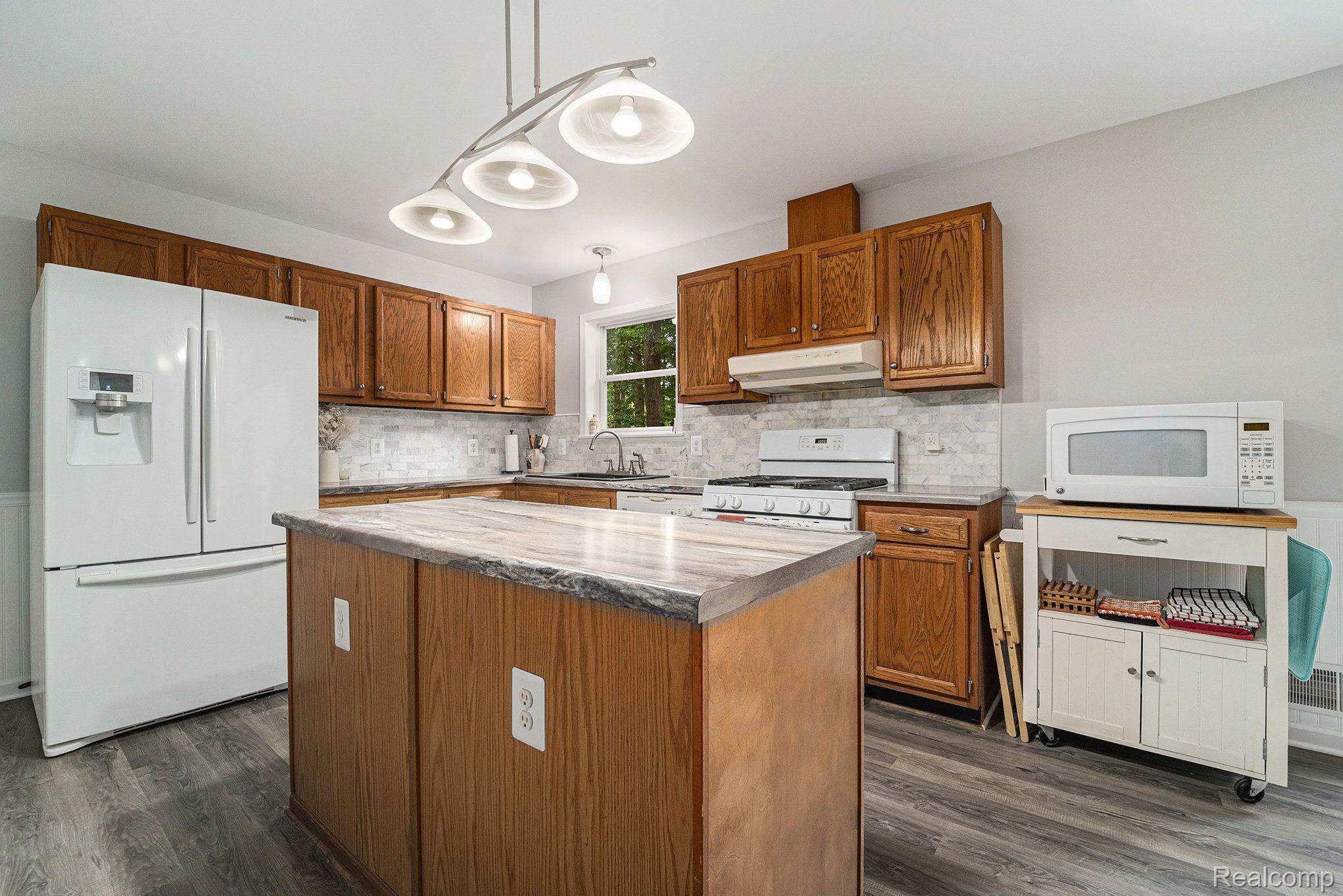 1725 Parker Road Holly, MI 48442 - Photo 8 of 24 Convenient center island for added workspace