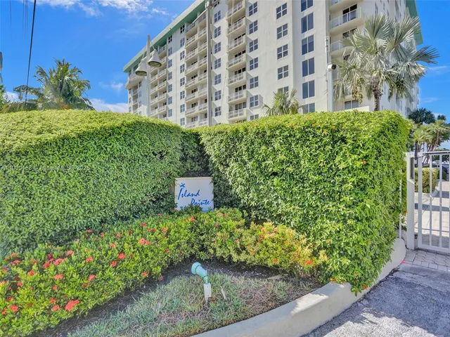 $2,800 | 10350 West Bay Harbor Drive, Unit PHN, Bay Harbor Islands, FL 33154
