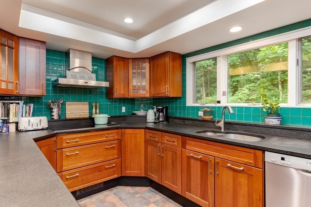 39 Starr Hill Road Littleton, MA 01460 - Photo 8 of 40 Gallery Image 8