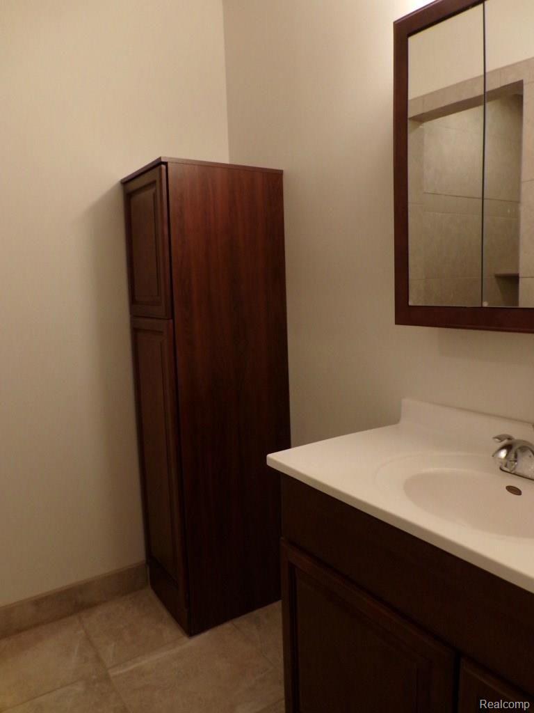 4751 Rattek Road Clarkston, MI 48346 - Photo 12 of 19 Master Bath