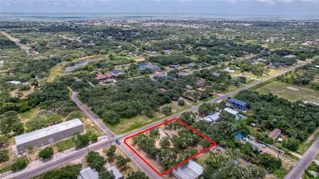 $238,000 | 527 Traylor Avenue, Rockport, TX 78382