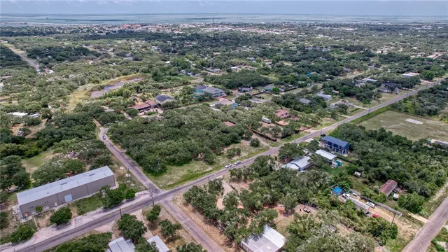 $238,000 | 527 Traylor Avenue, Rockport, TX 78382