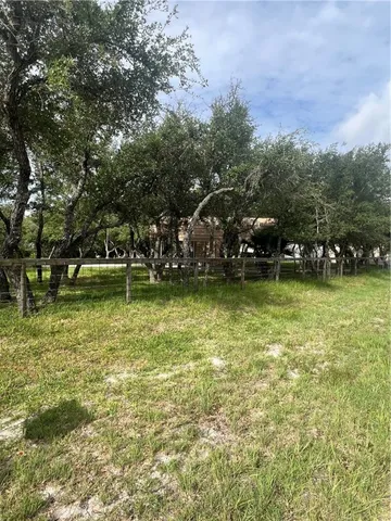 $238,000 | 527 Traylor Avenue, Rockport, TX 78382