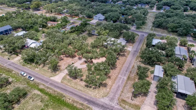 $238,000 | 527 Traylor Avenue, Rockport, TX 78382