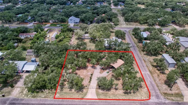 $238,000 | 527 Traylor Avenue, Rockport, TX 78382