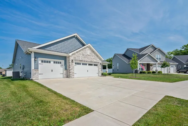 $374,900 | 1816 Southridge Drive, Frankfort, IN 46041