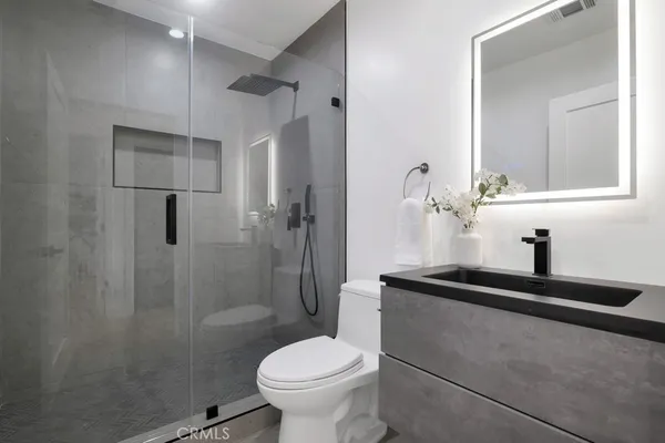 $1,990,000 | 2115 West Clark Avenue, Burbank, CA 91506