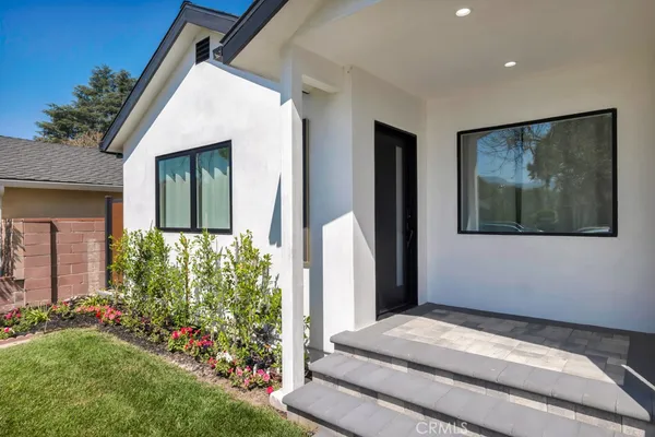 $1,990,000 | 2115 West Clark Avenue, Burbank, CA 91506