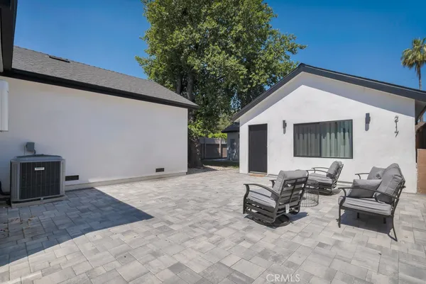 $1,990,000 | 2115 West Clark Avenue, Burbank, CA 91506