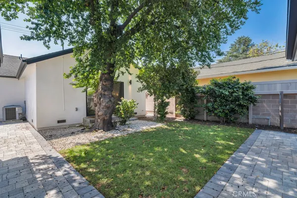 $1,990,000 | 2115 West Clark Avenue, Burbank, CA 91506