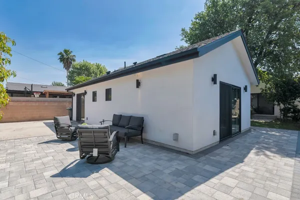 $1,990,000 | 2115 West Clark Avenue, Burbank, CA 91506