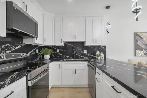 $1,990,000 | 2115 West Clark Avenue, Burbank, CA 91506