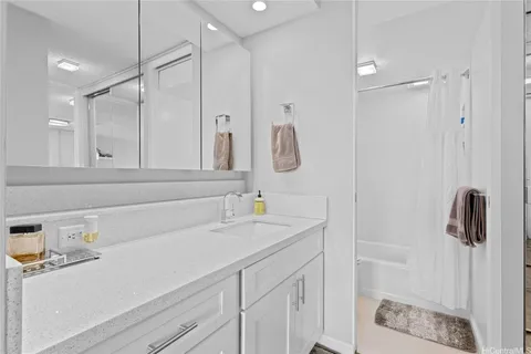 $435,000 | 1717 Mott Smith Drive, Unit 2312, Honolulu, HI 96822