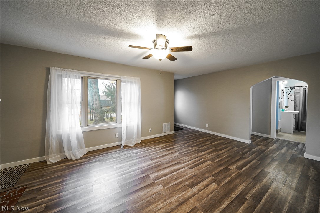254 Mathews Road Youngstown, OH 44512 - Photo 7 of 33