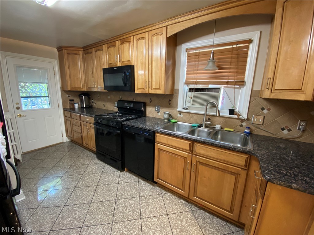 3577 Shannon Road Cleveland Heights, OH 44118 - Photo 13 of 32