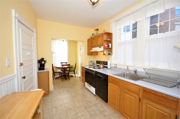 22 Parkway Road, Unit 2 Brookline, MA 02445 - Photo 3 of 30 Gallery Image 3