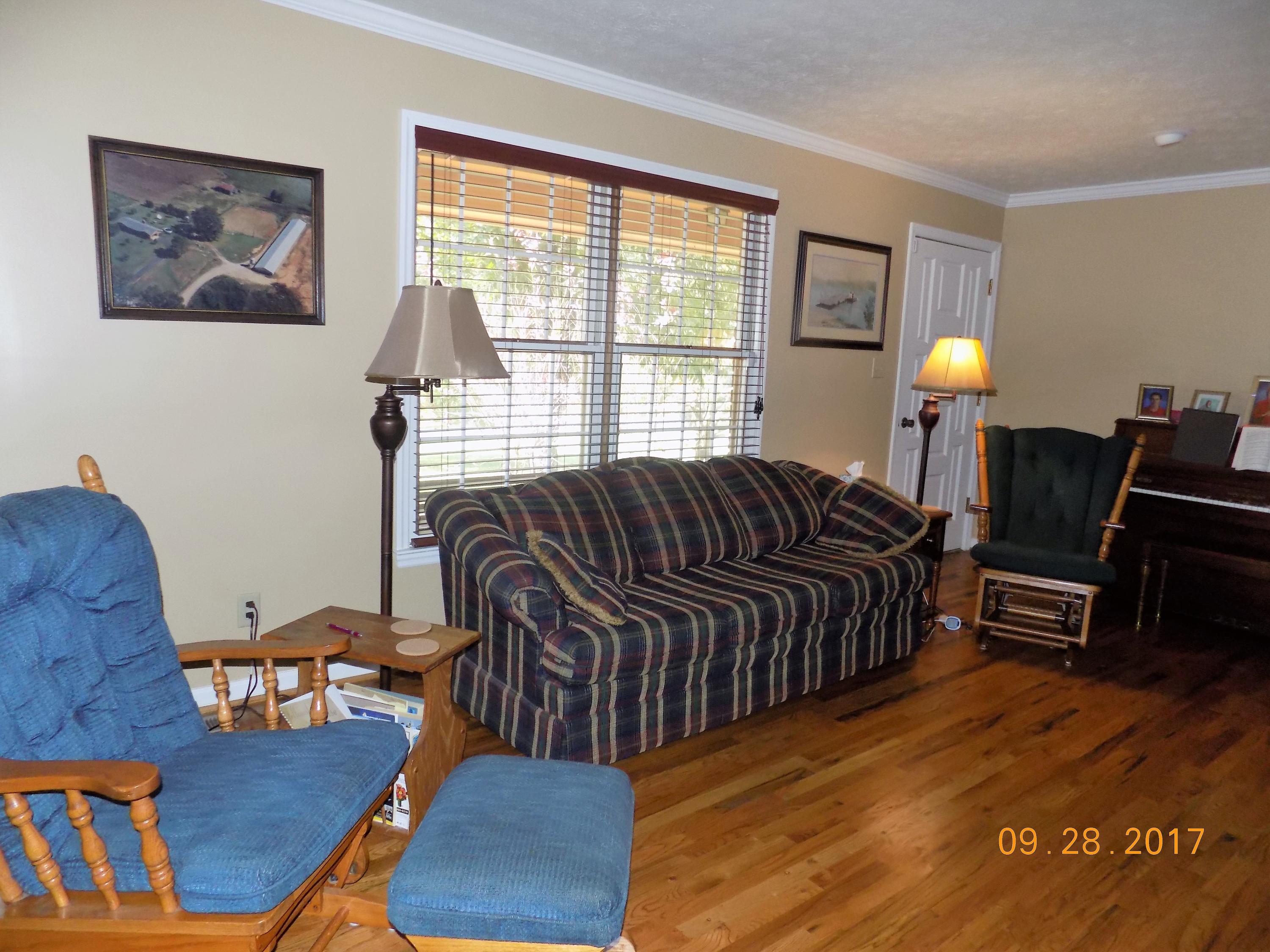 247 Old Mill Road Whitwell, TN 37397 - Photo 11 of 41 livingroom