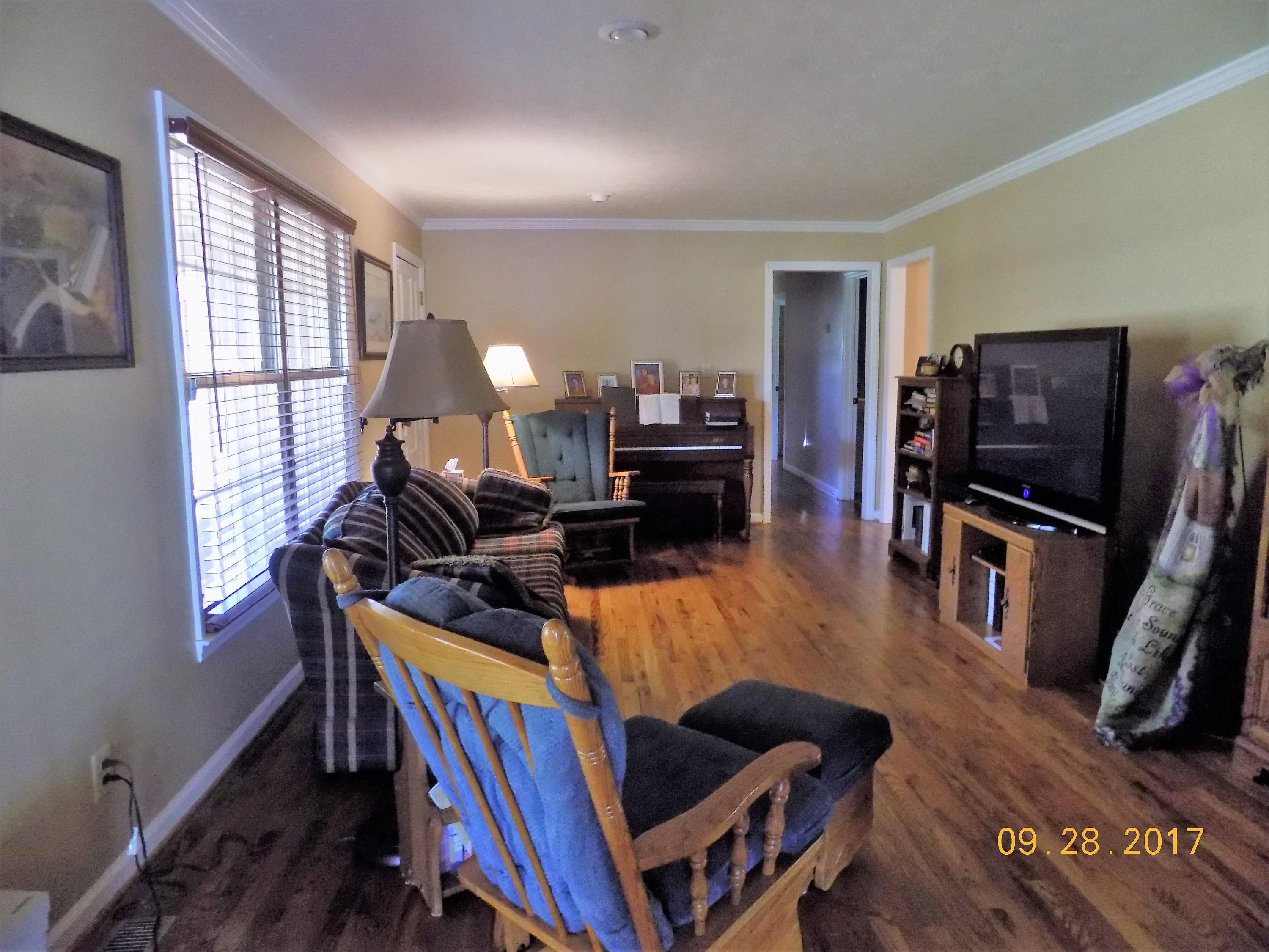 247 Old Mill Road Whitwell, TN 37397 - Photo 12 of 41 livingroom1